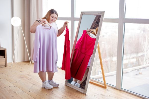Sukienki plus size dla młodzieży - co wybrać?