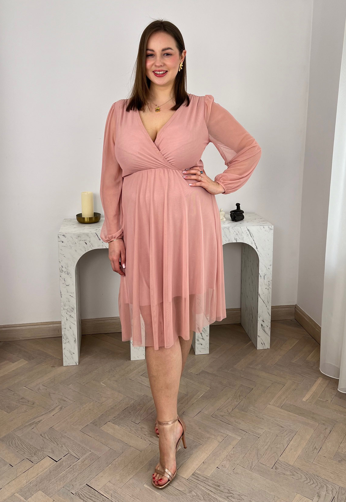 ESTER SUKIENKA PLUS SIZE PRZED KOLANO Z SIATECZKI. PUDROWY RÓŻ 03 - włoski zdjęcie 1