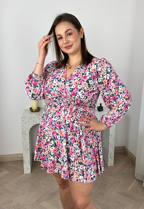 PEONY II SUKIENKA PLUS SIZE PRZED KOLANO Z DŁUGIM RĘKAWEM W BRATKI. RÓŻOWA 09 - włoski zdjęcie 2