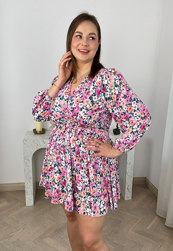 PEONY II SUKIENKA PLUS SIZE PRZED KOLANO Z DŁUGIM RĘKAWEM W BRATKI. RÓŻOWA 09 - włoski zdjęcie 1