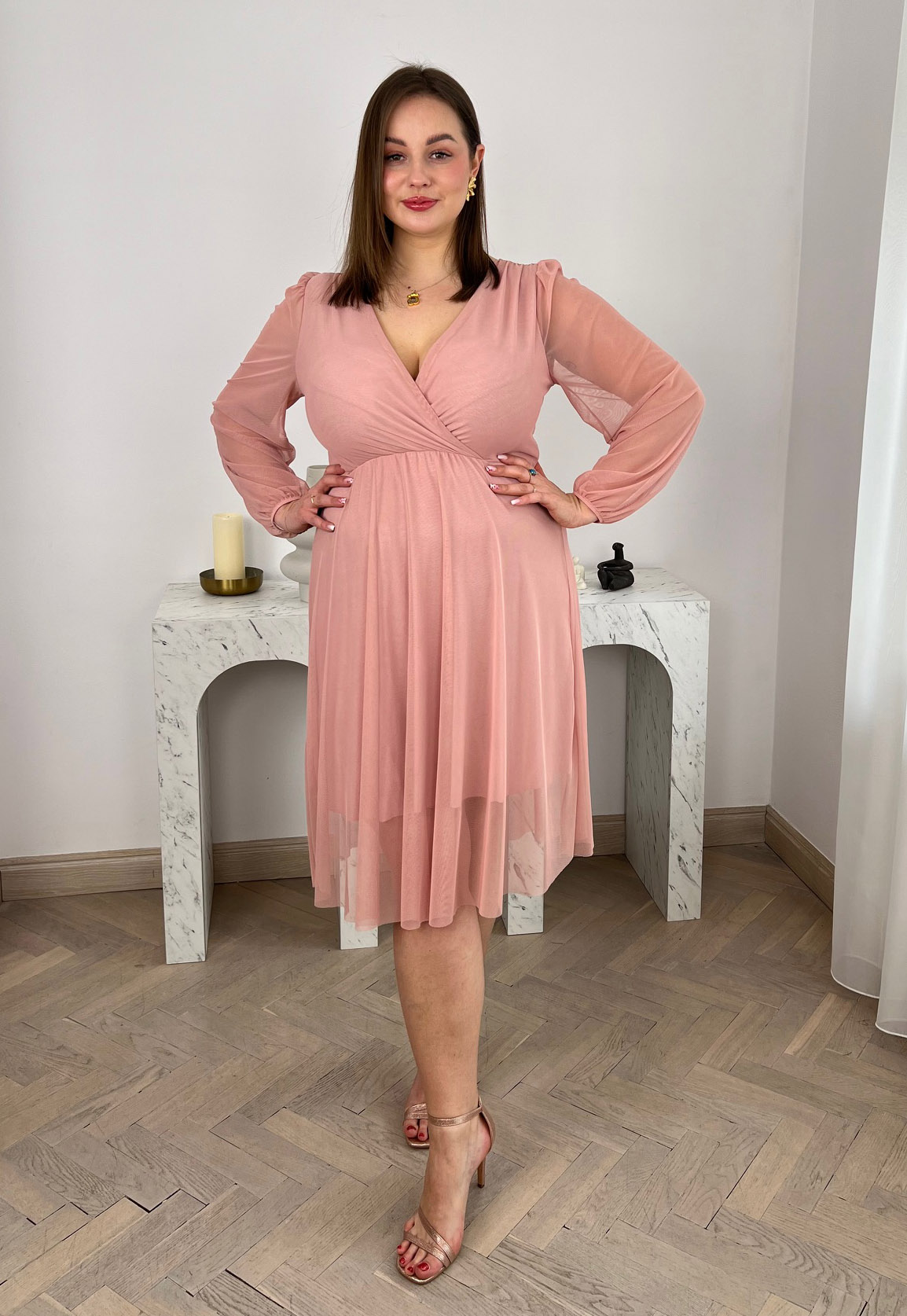 ESTER SUKIENKA PLUS SIZE PRZED KOLANO Z SIATECZKI. PUDROWY RÓŻ 03 - włoski zdjęcie 2