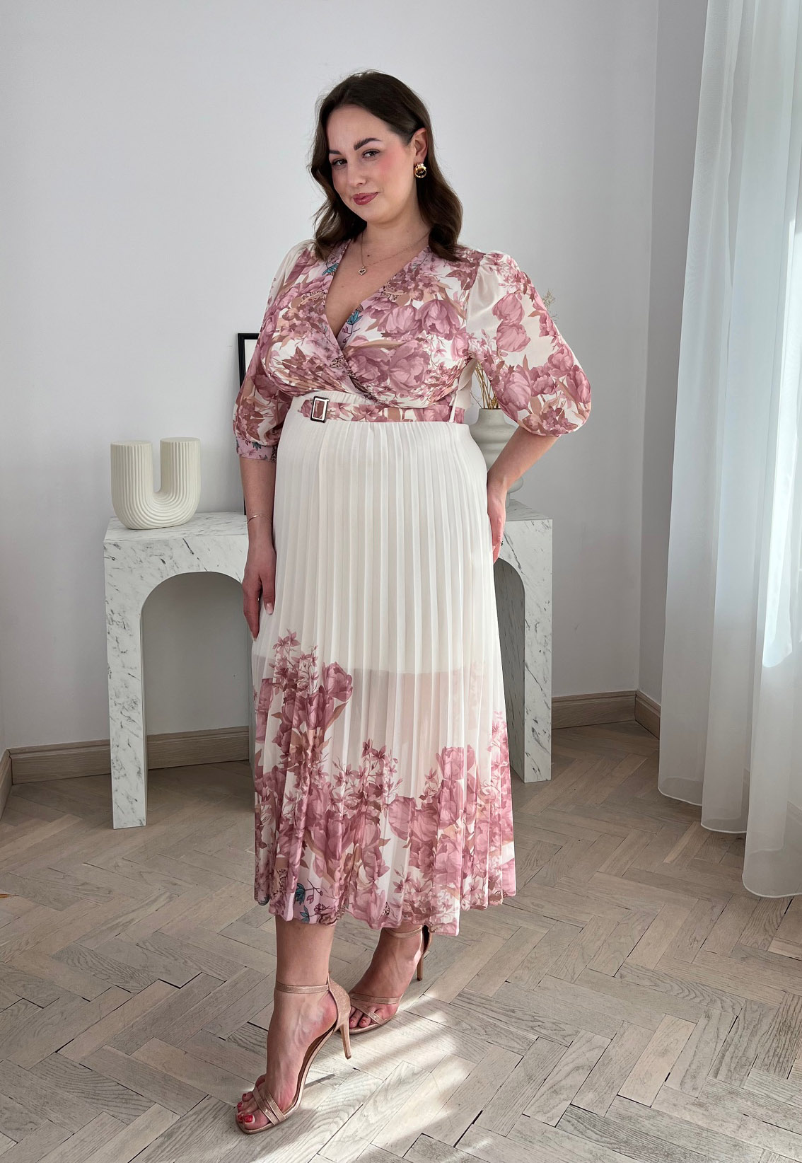 HELEN PLUS SIZE SUKIENKA MIDI PLISOWANA Z PASKIEM W DUŻE KWIATY. BIAŁO/RÓŻOWA 01 - włoski zdjęcie 1