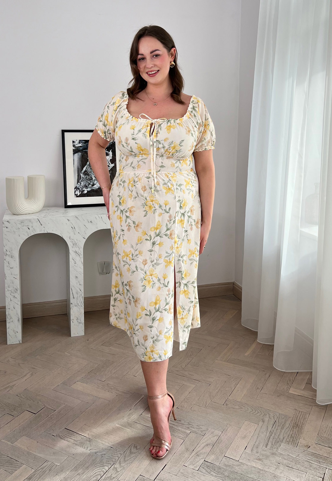 REBECA SUKIENKA HISZPANKA PLUS SIZE MIDI Z ROZCIĘCIEM W KWIATY. ŻÓŁTA 04 - włoski zdjęcie 2