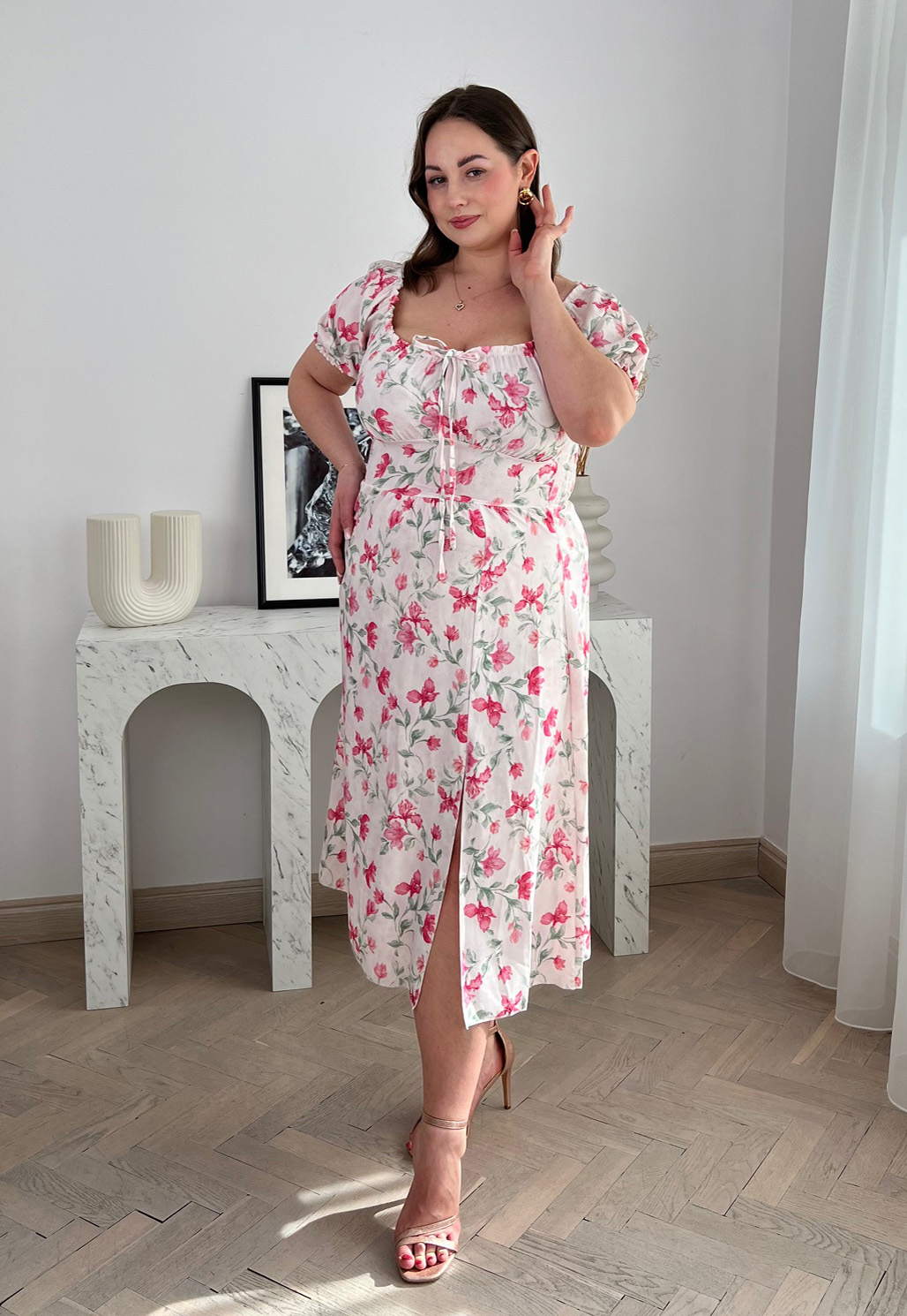 REBECA SUKIENKA HISZPANKA PLUS SIZE MIDI Z ROZCIĘCIEM W KWIATY. RÓŻOWA 05 - włoski zdjęcie 4