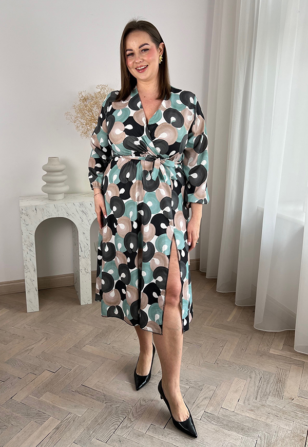 CARMEN  SUKIENKA PLUS SIZE KOPERTOWA MIDI W GEOMETRYCZNE WZORY. MIĘTOWO/CZARNA 30 - włoski zdjęcie 1