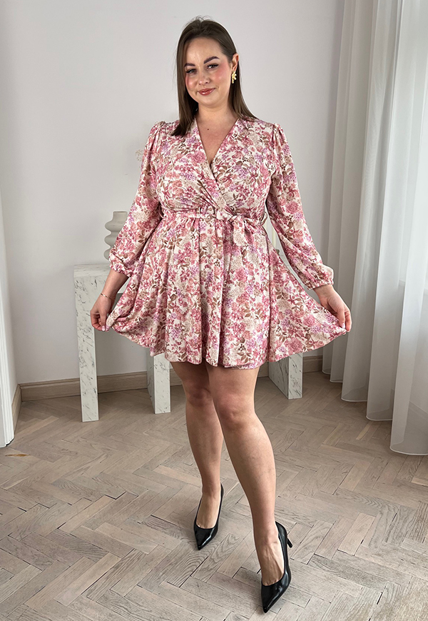 PEONY II SUKIENKA PLUS SIZE PRZED KOLANO Z DŁUGIM RĘKAWEM W KWIATY. BIAŁO/RÓŻOWA ŁĄCZKA 01 - włoski zdjęcie 2