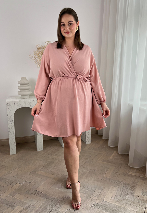 SONIA SUKIENKA Z KOPERTOWYM DEKOLTEM PLUS SIZE PRZED KOLANO. PUDROWY RÓŻ 03 - włoski zdjęcie 2