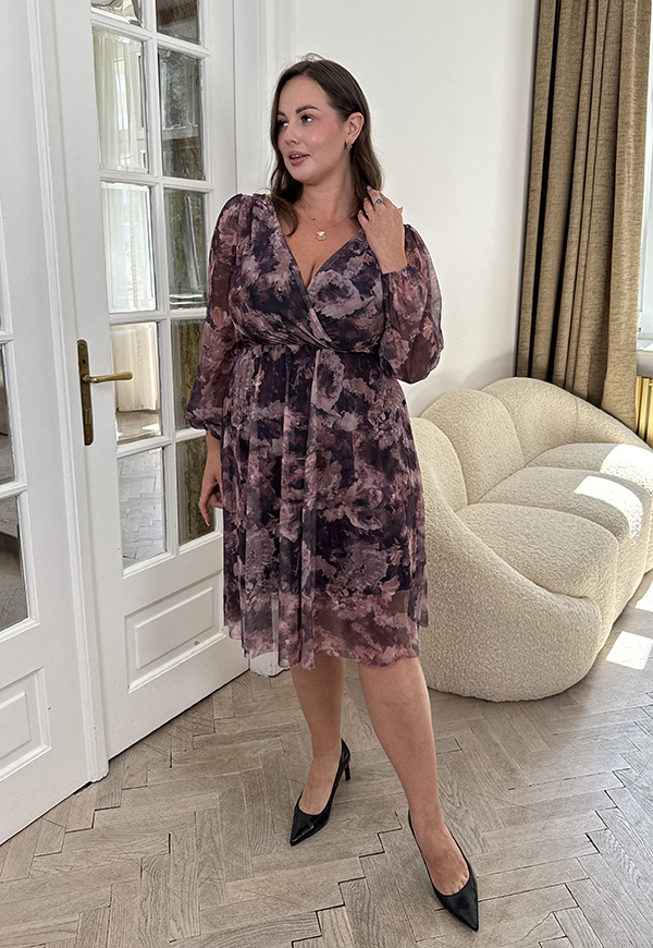 ZELDA SUKIENKA PLUS SIZE PRZED KOLANO Z SIATECZKI W KWIATY. CZARNO/FIOLETOWA 04 - włoski zdjęcie 4