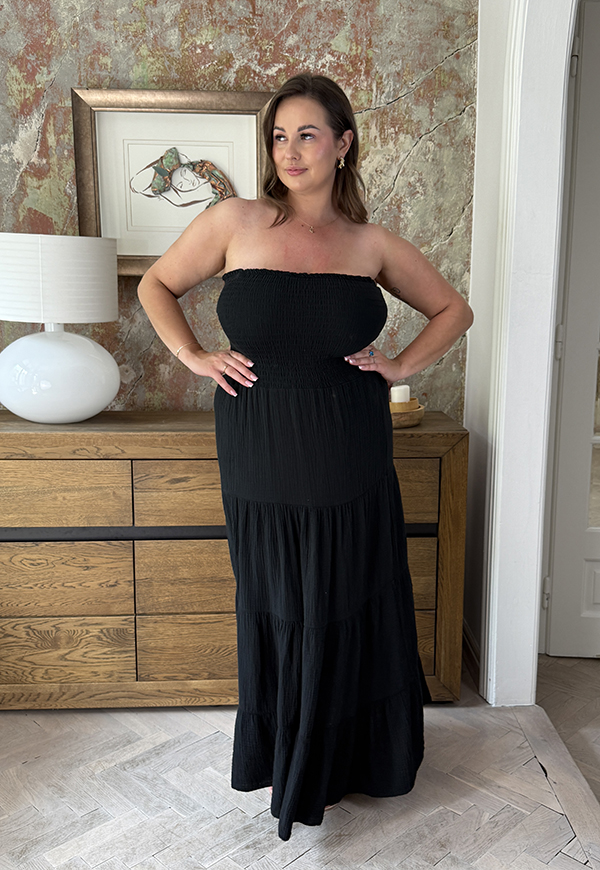 JOLINE SUKIENKA PLUS SIZE TUBA DŁUGA Z BAWEŁNY Z ROKLOSZOWANYM DOŁEM. CZARNA 01 - włoski zdjęcie 3