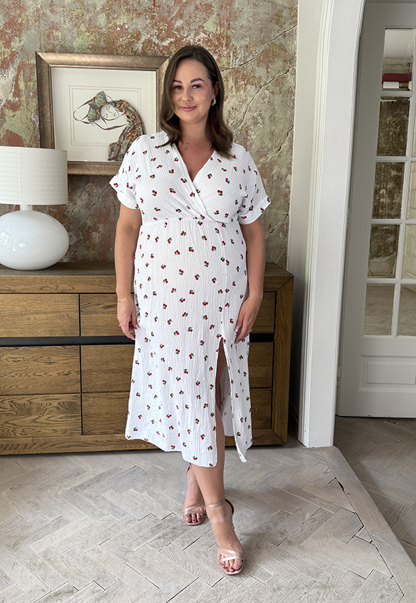 XENIA SUKIENKA MUŚLINOWA PLUS SIZE MAXI W WISIENKI. BIAŁA 02 - włoski zdjęcie 3