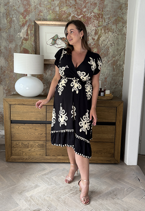 AURORA SUKIENKA Z WISKOZY MIDI PLUS SIZE WE WZORY. CZARNO/KREMOWA 04 - włoski zdjęcie 3