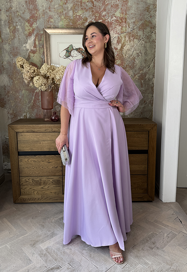 EVELYN DŁUGA SUKIENKA PLUS SIZE Z OZDOBNYMI RĘKAWAMI TIULOWYMI. LILA 03 - produkt polski zdjęcie 2