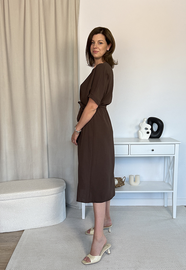 LISBONA SUKIENKA PLUS SIZE KOPERTOWA MIDI. CZEKOLADOWA 13 - włoski zdjęcie 4