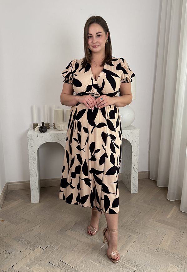 ZUZANNA SUKIENKA MIDI Z WISKOZY PLUS SIZE Z KRÓTKIM RĘKAWEM WE WZORY. BEŻOWO/CZARNA 06 - włoski zdjęcie 4
