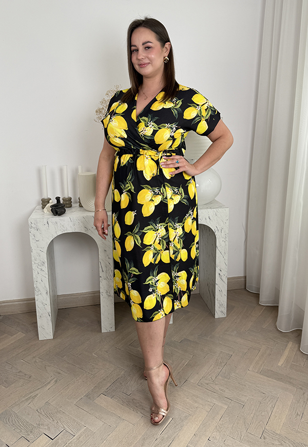 MEGAN SUKIENKA MIDI Z TROCZKIEM PLUS SIZE Z KRÓTKIM RĘKAWEM W CYTRYNKI. CZARNA 01 - włoski zdjęcie 1