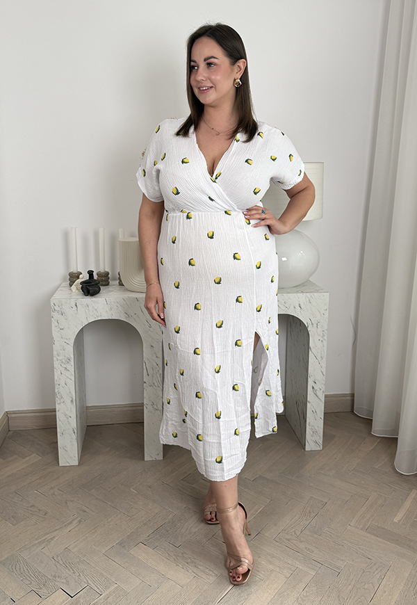 XENIA MUŚLINOWA DŁUGA SUKIENKA KOPERTOWA PLUS SIZE W CYTRYNKI.BIAŁA - włoski zdjęcie 2