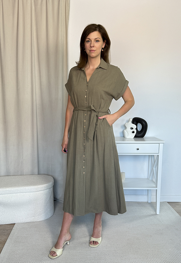 LEONIA SUKIENKA SZMIZJERKA PLUS SIZE Z KRÓTKIM RĘKAWEM NA GUZIKI. OLIWKOWA 02 zdjęcie 1