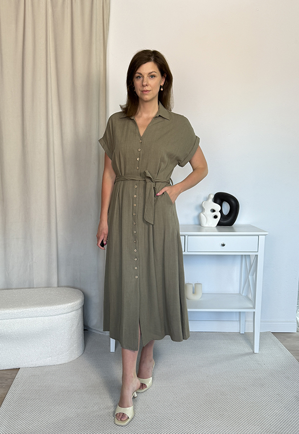 LEONIA SUKIENKA SZMIZJERKA PLUS SIZE Z KRÓTKIM RĘKAWEM NA GUZIKI. OLIWKOWA 02 zdjęcie 2