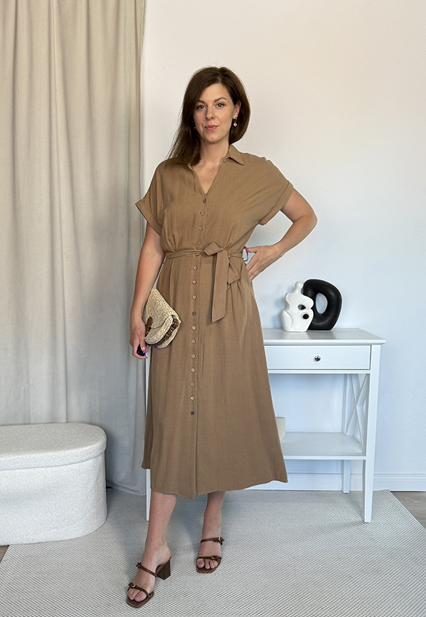 LEONIA SUKIENKA SZMIZJERKA PLUS SIZE Z KRÓTKIM RĘKAWEM NA GUZIKI. PIASKOWA 04 zdjęcie 1