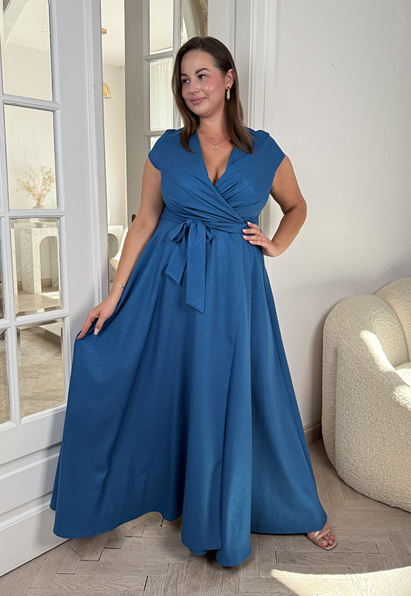 NATALII DŁUGA ROZKLOSZOWANA SUKIENKA PLUS SIZE Z BŁYSZCZĄCEJ TKANINY. NIEBIESKA 03 - produkt polski zdjęcie 2