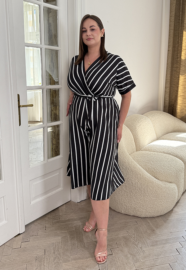 SEVILLA KOMBINEZON PLUS SIZE KOPERTOWY W PASKI. CZARNO/BIAŁY 06 - włoski zdjęcie 2