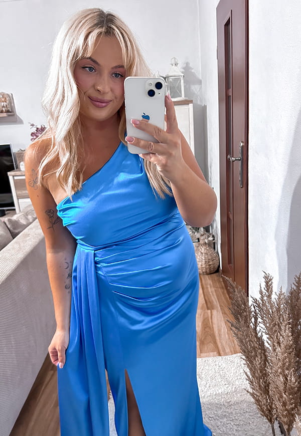 LORETTA MAXI SATYNOWA SUKIENKA DŁUGA NA JEDNO RAMIĘ PLUS SIZE. NIEBIESKA 01