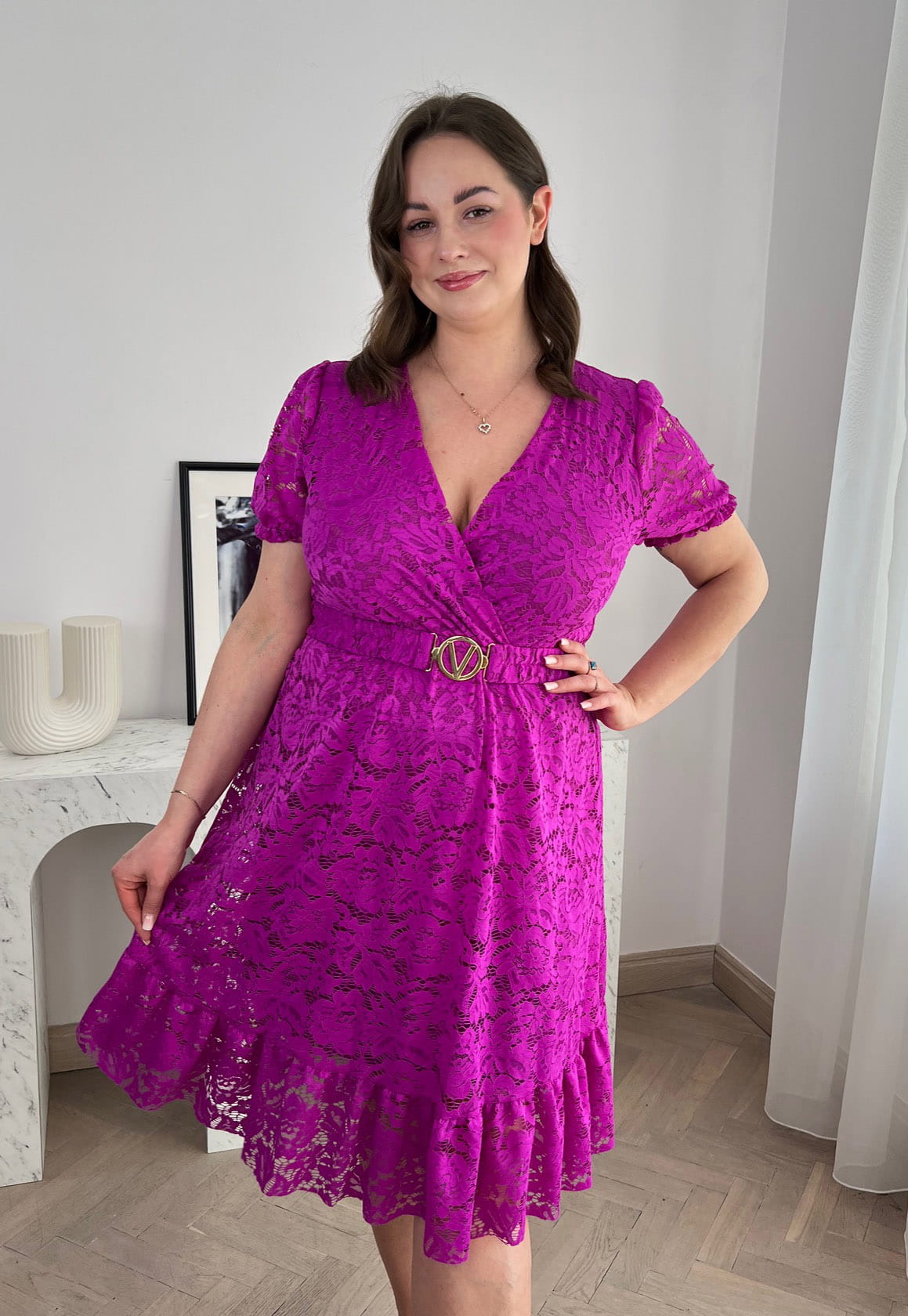 ROSIE KORONKOWA SUKIENKA DO KOLAN PLUS SIZE Z PASKIEM. FUKSJA 05