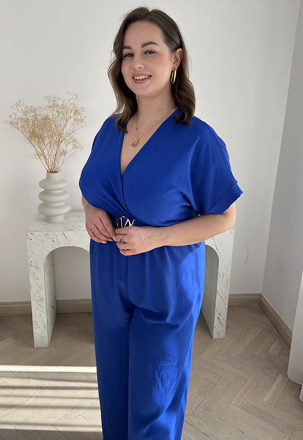 VALENCIA KOMBINEZON POWIĘKSZONY PLUS SIZE Z PASKIEM I DŁUGIMI NOGAWKAMI. CHABER 01