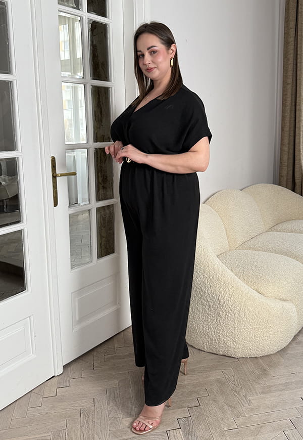 VALENCIA KOMBINEZON POWIĘKSZONY PLUS SIZE Z PASKIEM I DŁUGIMI NOGAWKAMI. CZARNY 02