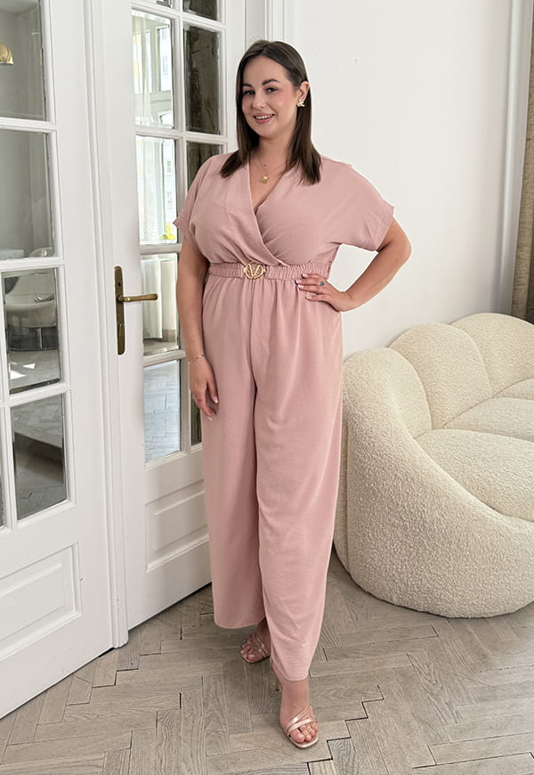 VALENCIA KOMBINEZON POWIĘKSZONY PLUS SIZE Z PASKIEM I DŁUGIMI NOGAWKAMI. PUDROWY RÓŻ 05