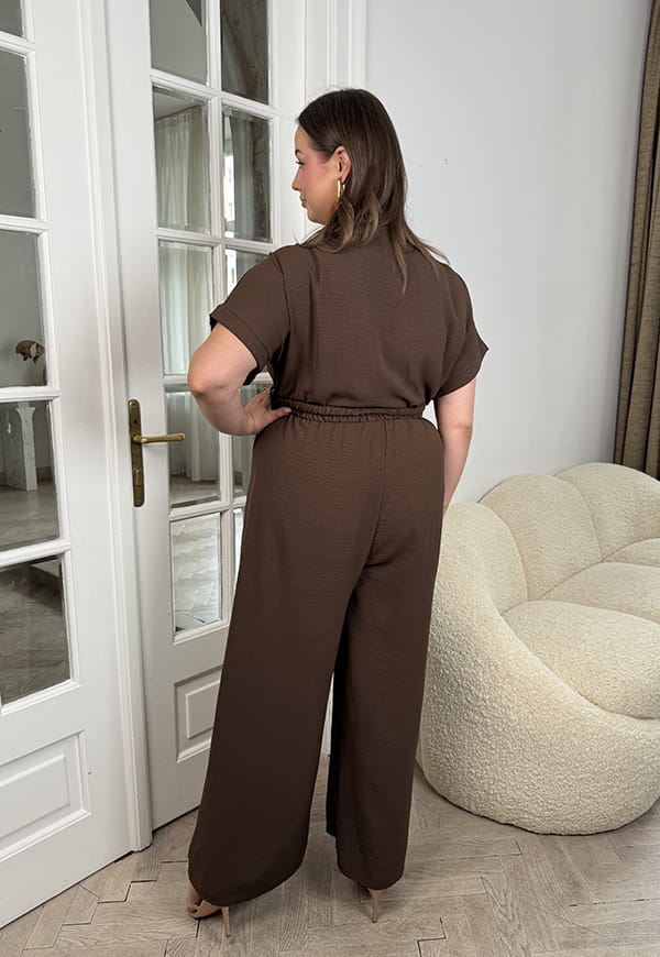 VALENCIA KOMBINEZON POWIĘKSZONY PLUS SIZE Z PASKIEM I DŁUGIMI NOGAWKAMI. CZEKOLADOWY 06